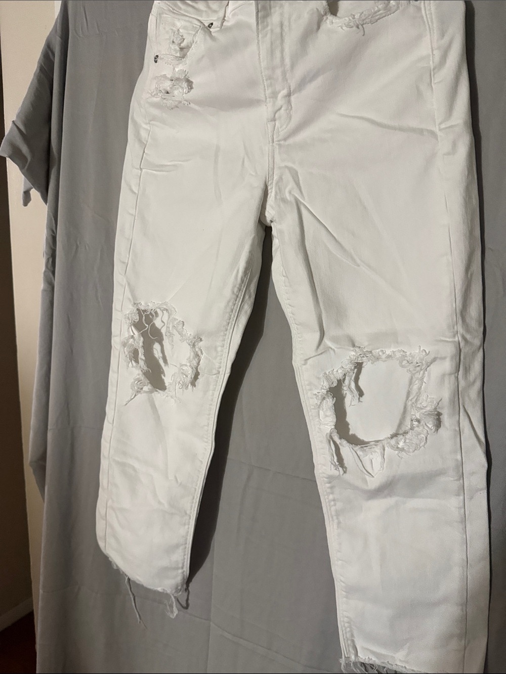 American Eagle Outfitters White Ripped Skinny Jeans